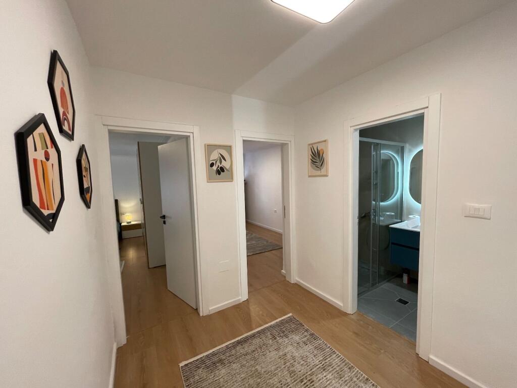 Jepet me QIRA apartament 2+1 në BLLOK, Sheshi Wilson (mbrapa LSI)