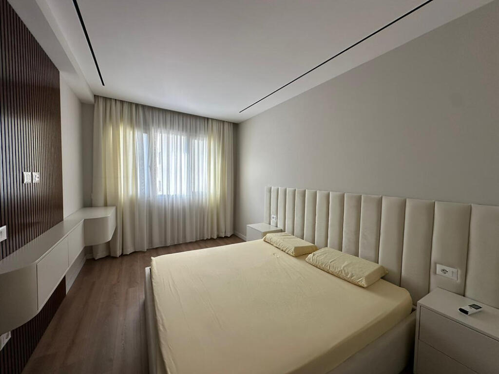 Apartament 2+1 me dy poste parkimi  per shitje tek River Residence /Astir