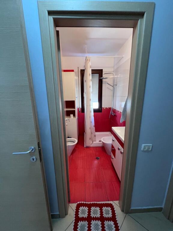 2+1,i mobiluar me parkim,kopshti botanik,600 euro