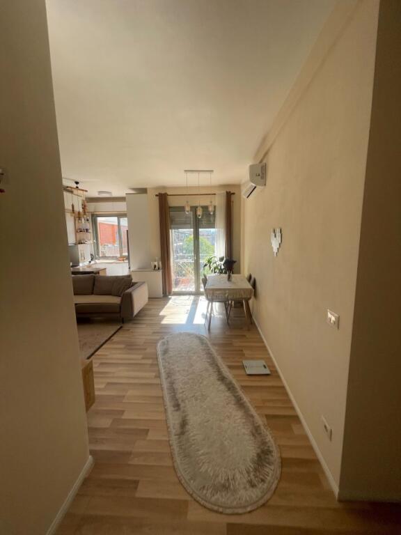 Apartament 2+1+2 poste parkimi tek Orion Tower Komisariati 4