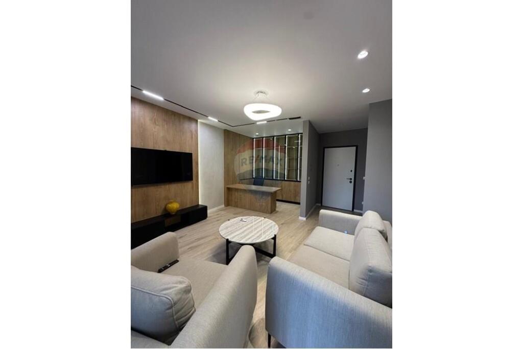 QIRA ZYRE TEK LAKE VIEW RESIDENCE !
