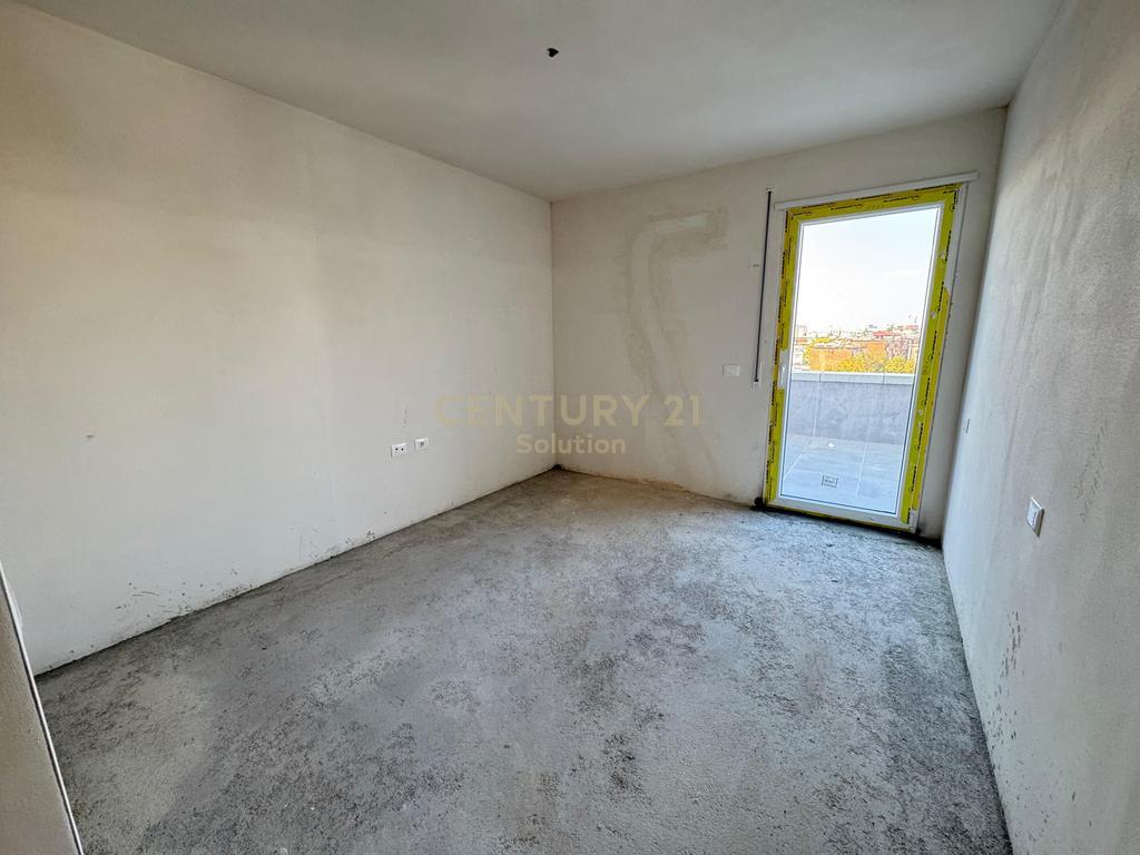 Appartamento 2+1+2 con veranda in vendita a Xhamllik🏡