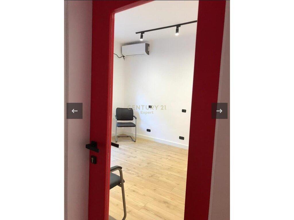 Zyrë moderne me qira dhe post parkimi në Rrugën e Durrësit🏢