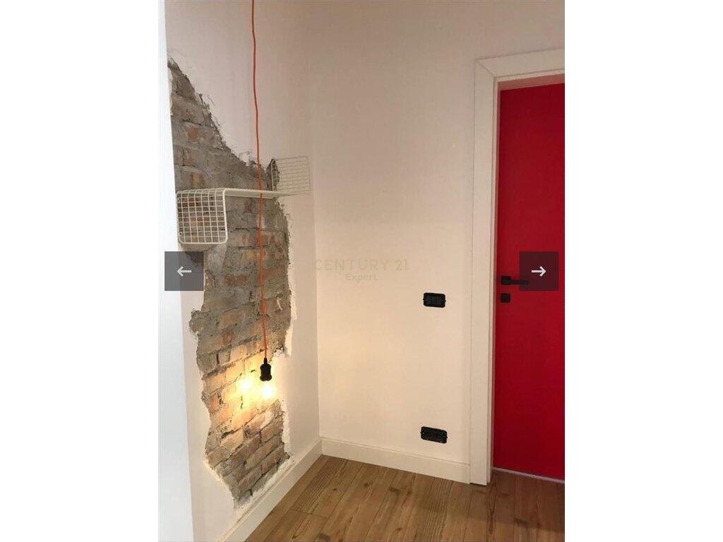 Zyrë moderne me qira dhe post parkimi në Rrugën e Durrësit🏢