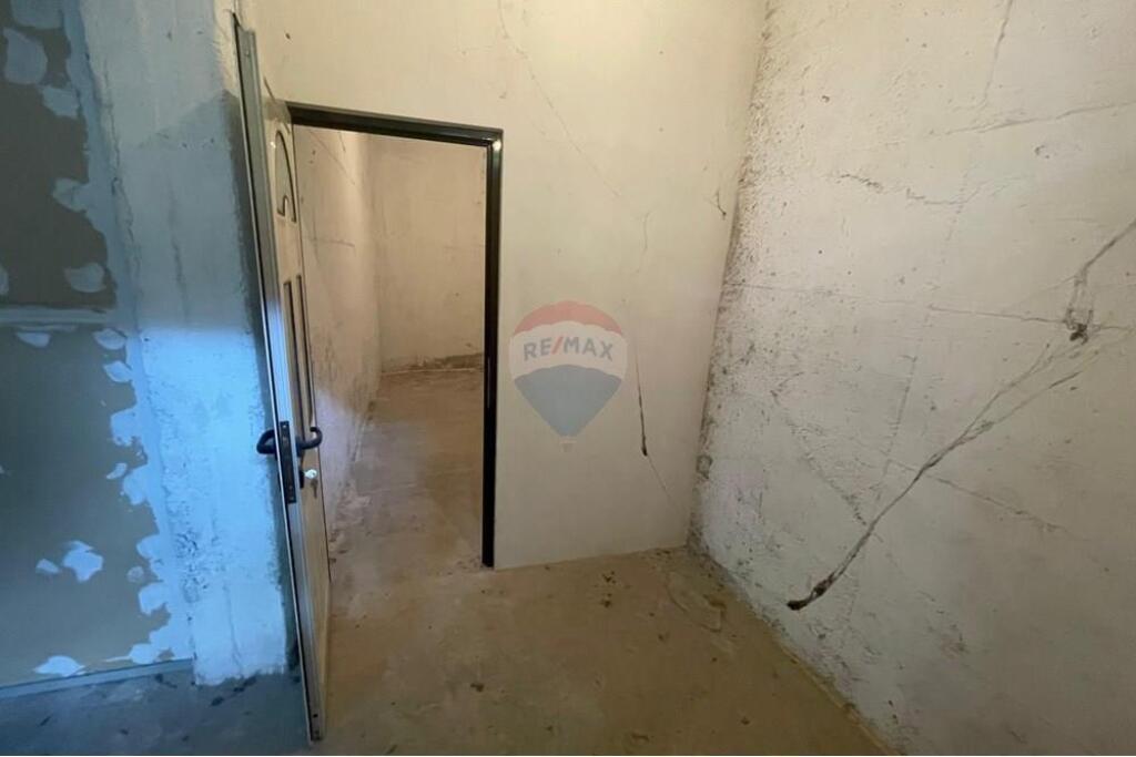 Garage Diviso - In Vendita - Tufinë, Tirana (ID: 530221064-89)