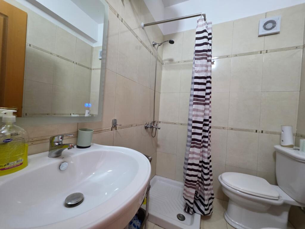 Apartament 2+1+2 me Pamje nga Deti në Shitje – Lungomare, Vlore