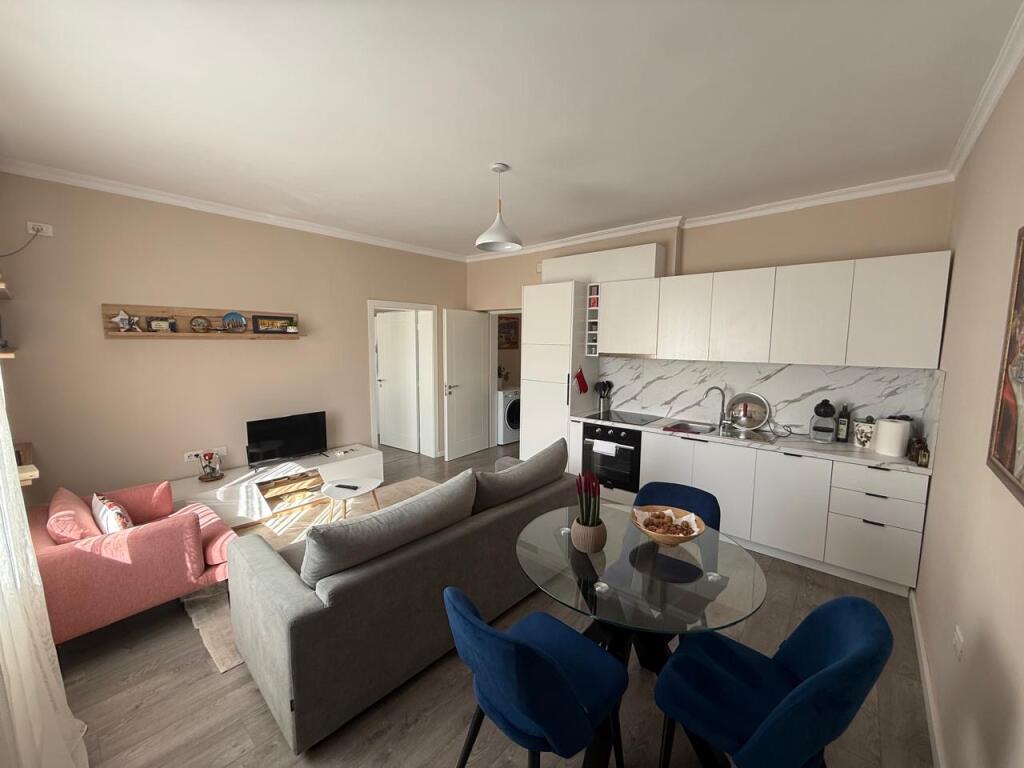 Apartament 1+1, Garda e Republikes!