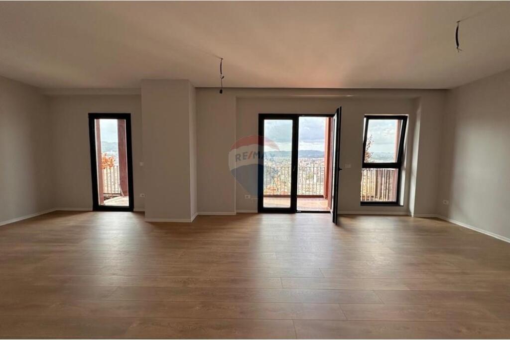 Office for rent at TIRANA GARDEN BUILDING!