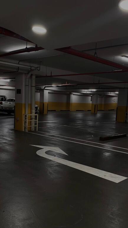 Poste parkimi per shitje Colonnade