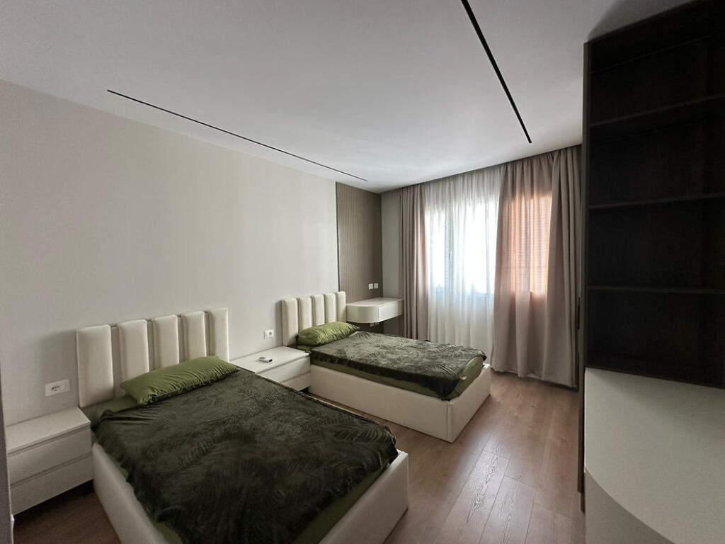Apartament 2+1 me dy poste parkimi  per shitje tek River Residence /Astir