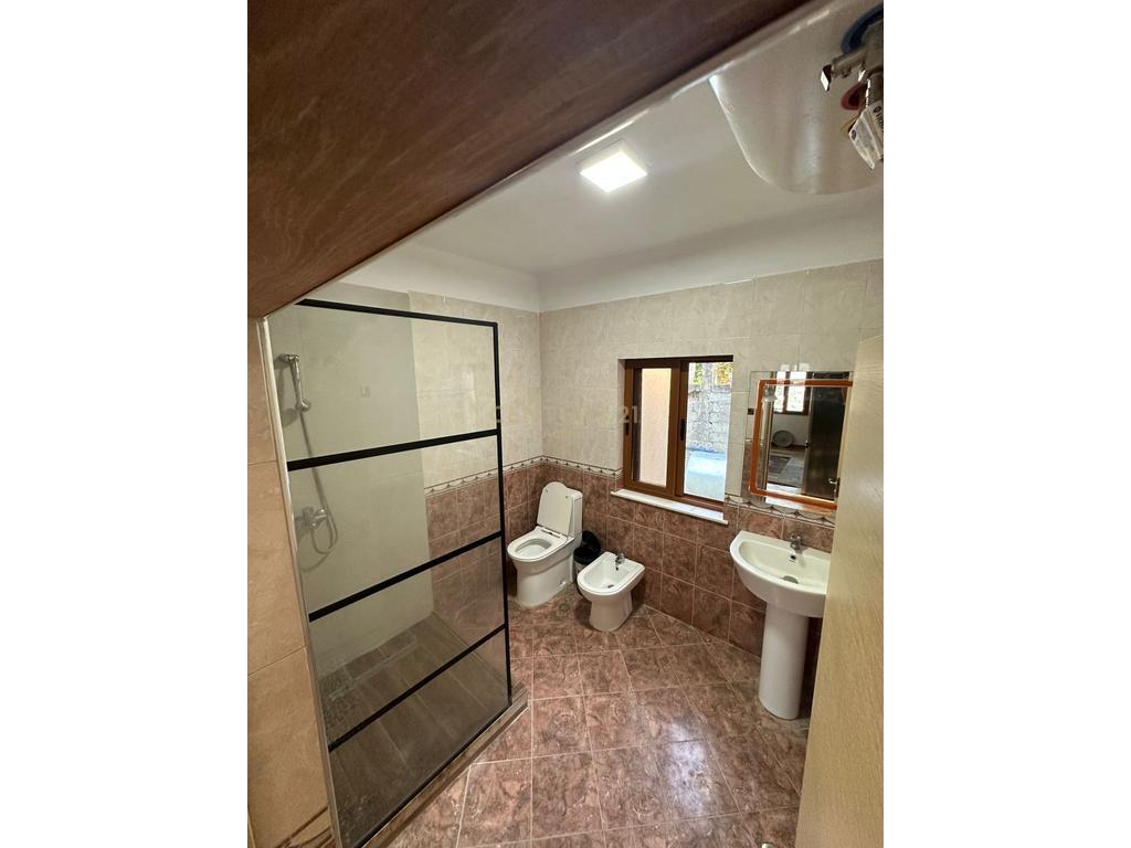 Casa privata in affitto, Kombinat!