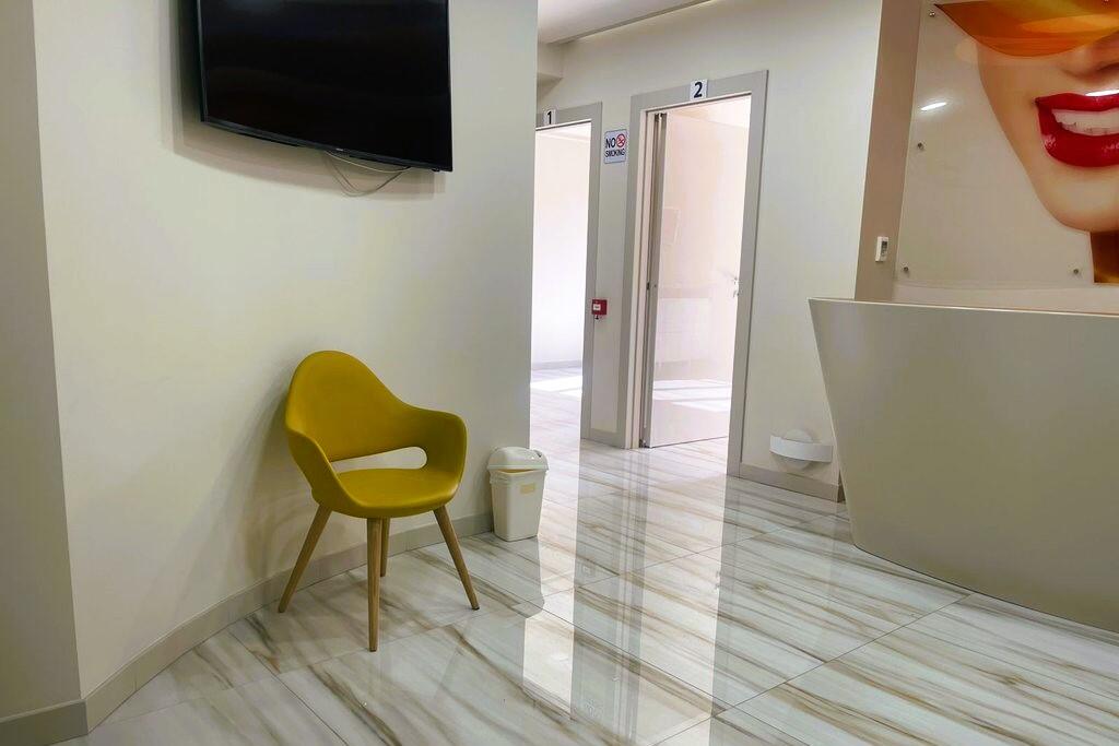 Ambient Modern + Post Parkimi për Klinikë me Qira në Ish Bllok