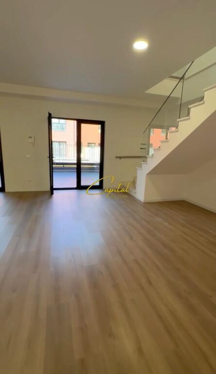ZYRE ME QERA 300 M2 RRUGA E KAVAJES 350.000 LEKE