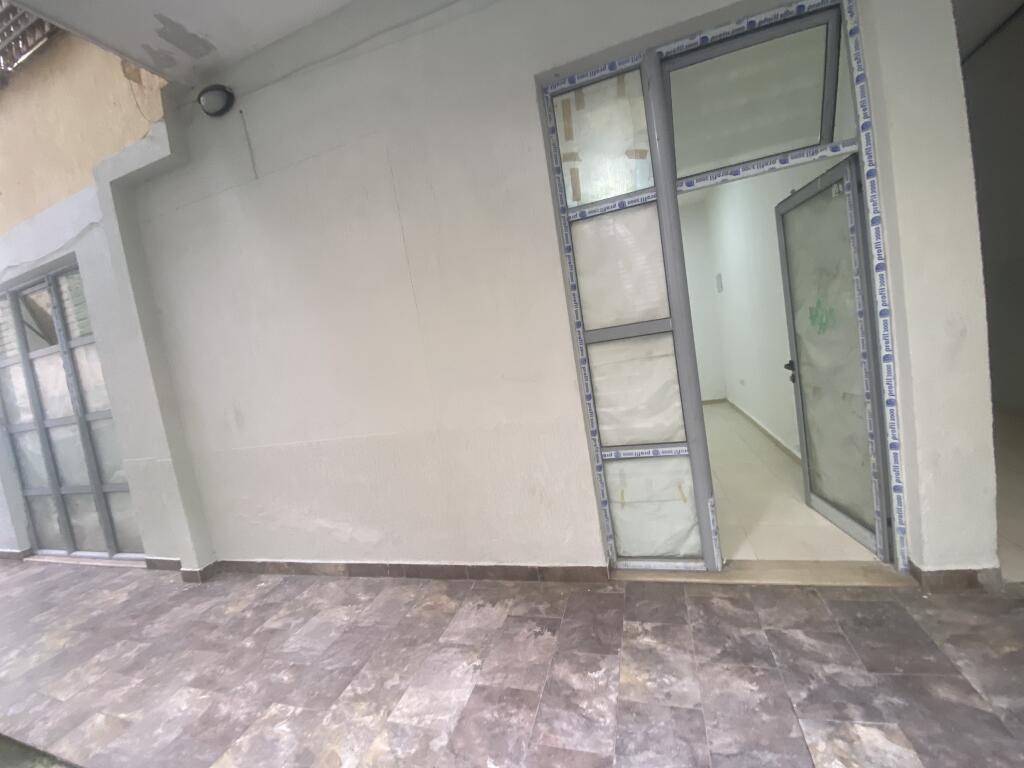 Ambjent biznesi me qera,350 euro liqeni i thate