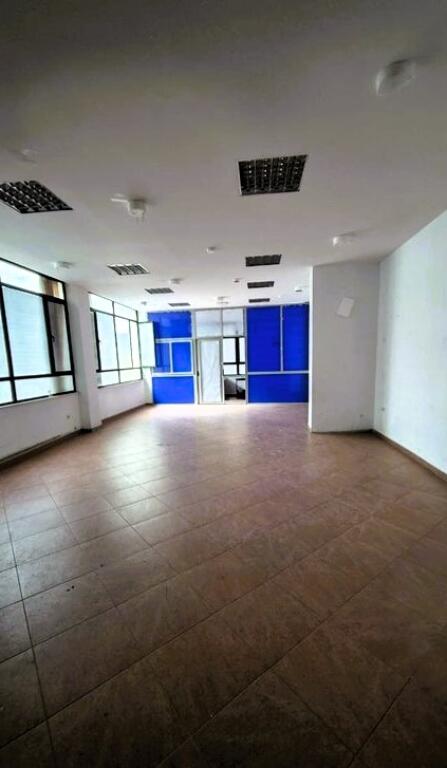 Zyre me qera 90 m² te ish Ekspozita!