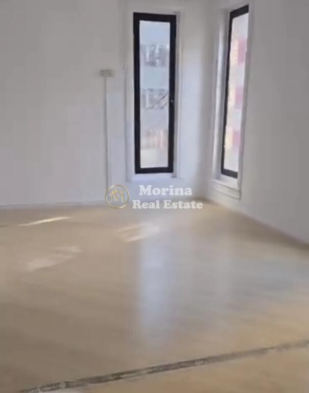 Rent, Business Premises, in Shopping Center “Torre Drini”, 1300 Euro/Month