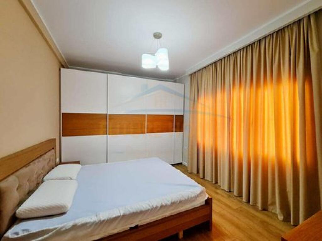 Affitto, Appartamento 4+1+2 Comune di Parigi, Tirana