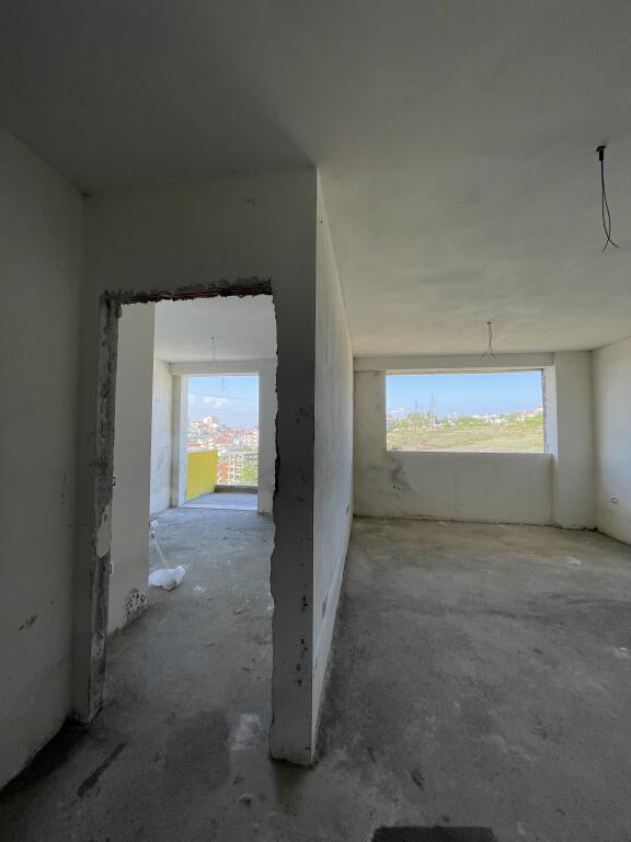 Shitet apartament 1+1 tek Kompleksi Tom Doshi-t ne Shkoze
