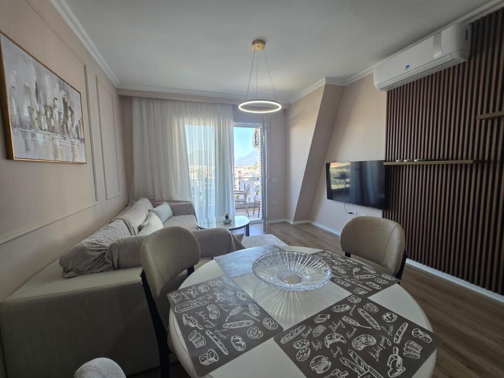 Apartament me qera 2+1 Astir