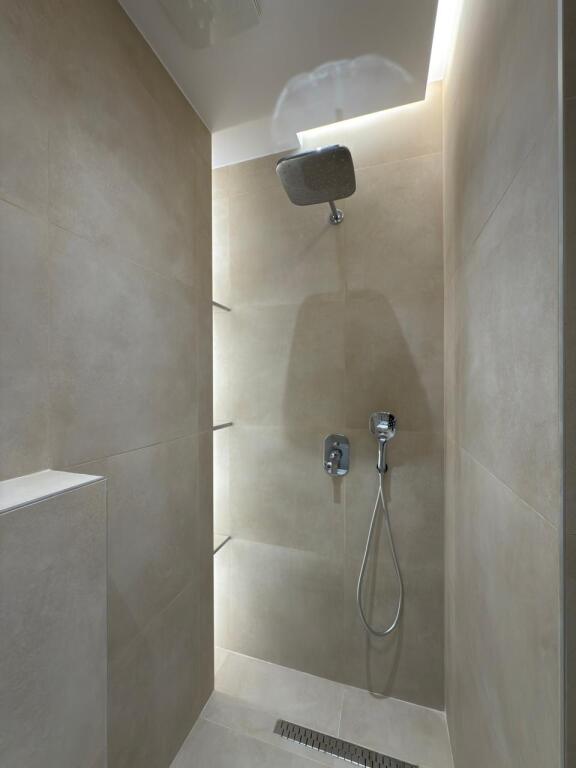 MONOLOCALE IN VENDITA - MUNICIPIO DI PARIGI