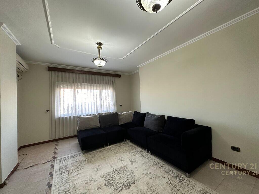 Jepet me Qira apartament 3+1+2+1 Lavanteri, Bulevardi Zogu i Parë!