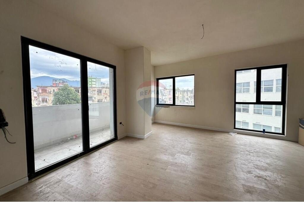 ZYRE 2+1+2 ME QIRA - VASIL SHANTO !