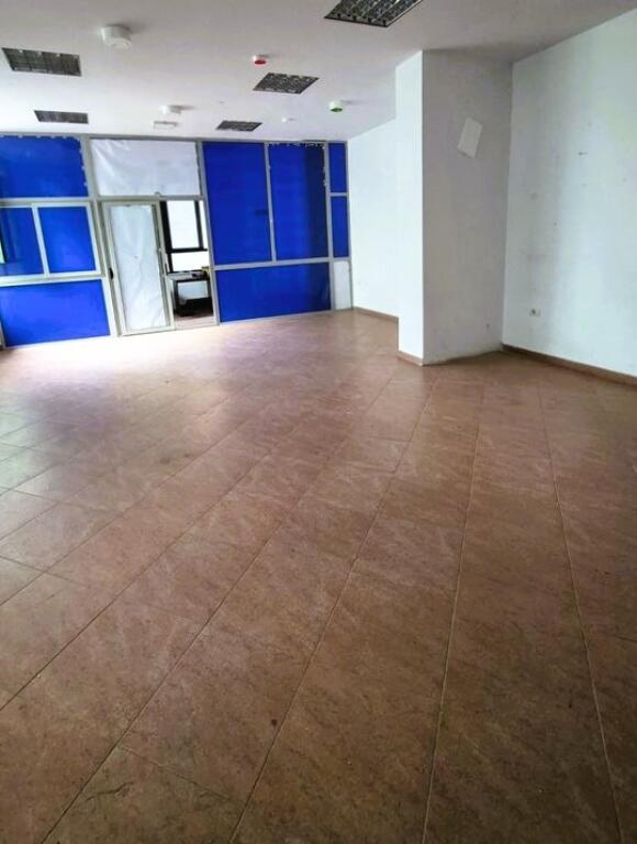 Zyre me qera 90 m² te ish Ekspozita!