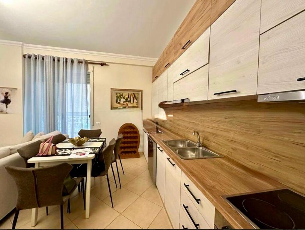 APARTAMENT ME QIRA 3+1
