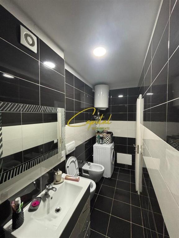 APARTAMENT ME QERA 2+1 21 DHJETORI 700 EURO