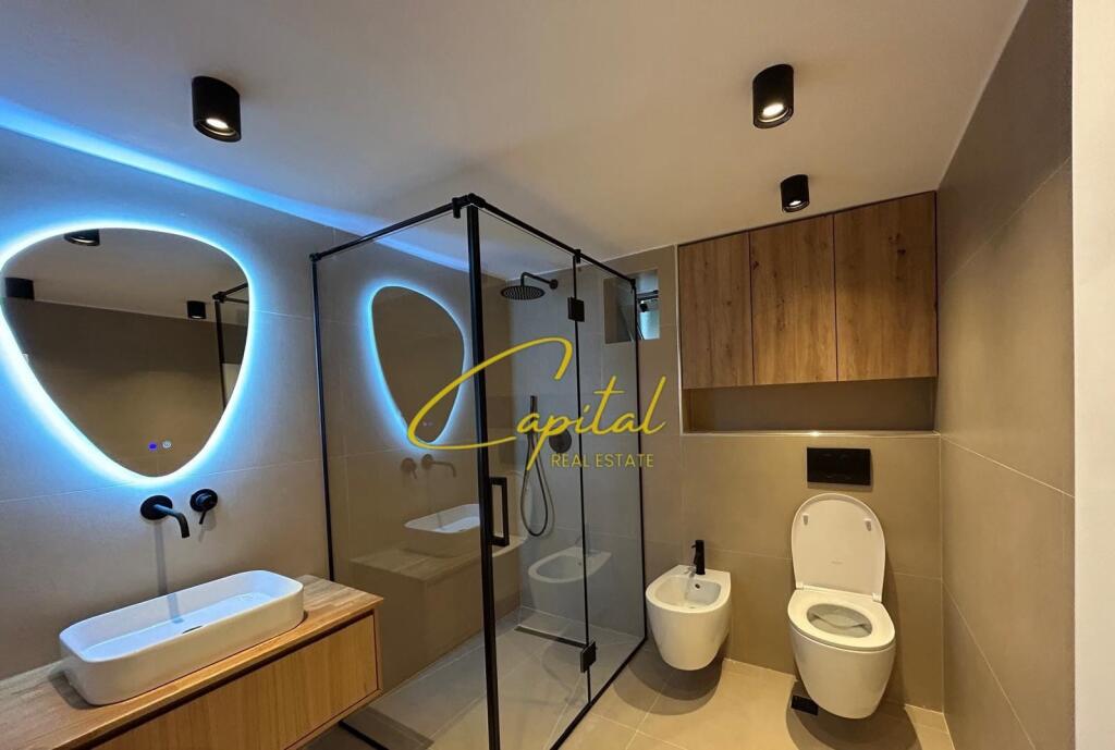 APARTAMENT ME QERA 2+1 ISH TREGU ELEKTRIK 700 EURO