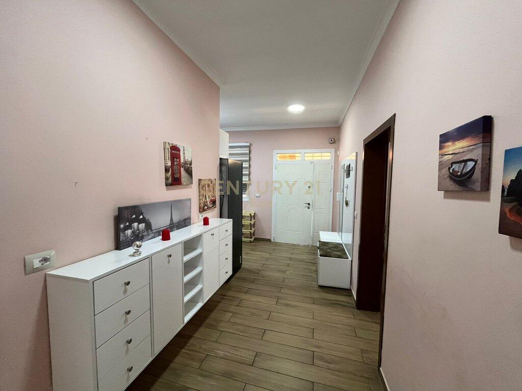 JEPET ME QIRA APARTAMENT KATI I DYTE I NJE VILE DURRES !