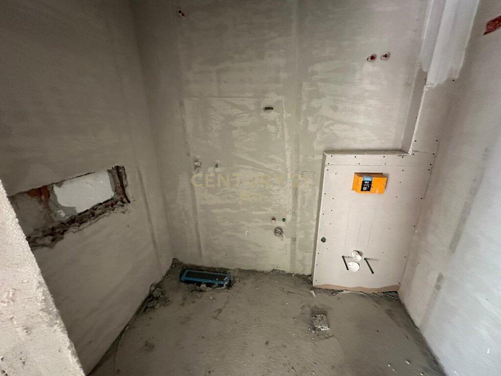 SHESIM APARTAMENT KATI 0 ME VERANDE 70metra NGA DETI NE GOLEM TEK HOTEL GRINT !