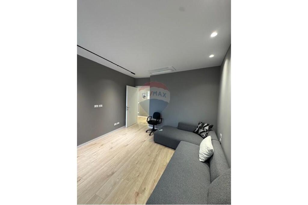 QIRA ZYRE TEK LAKE VIEW RESIDENCE !
