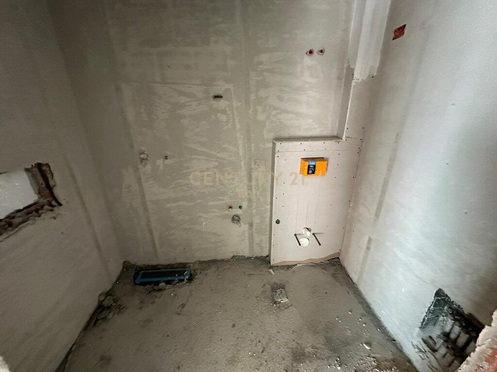 SHESIM APARTAMENT KATI 0 ME VERANDE 70metra NGA DETI NE GOLEM TEK HOTEL GRINT !