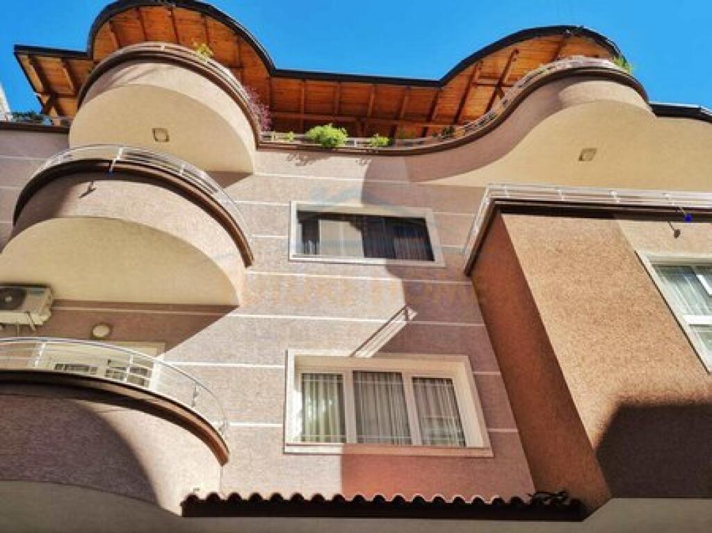 Affitto, Appartamento 4+1+2 Comune di Parigi, Tirana
