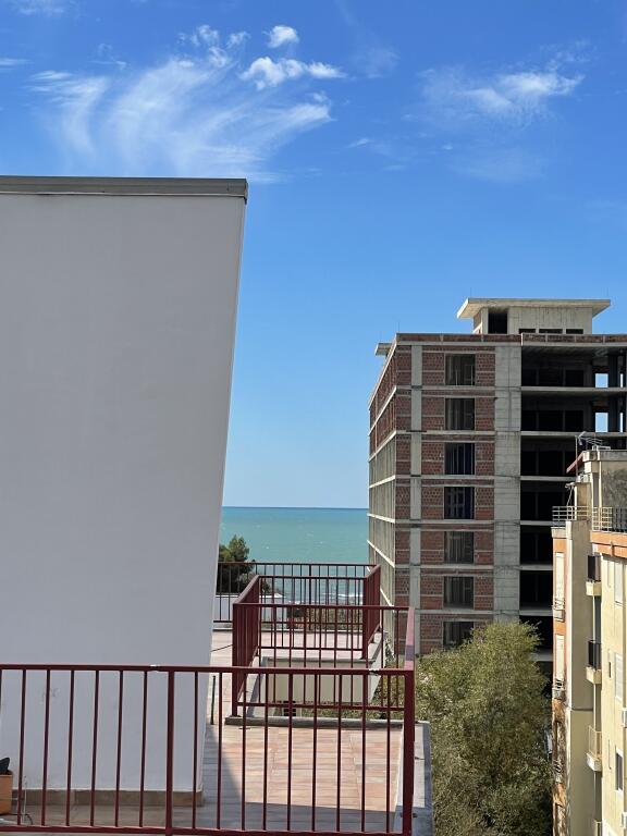 Shitet Super Apartament me Pamje Deti në Golem!