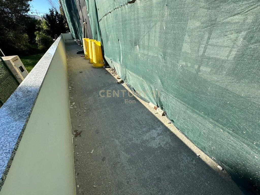 SHESIM APARTAMENT KATI 0 ME VERANDE 70metra NGA DETI NE GOLEM TEK HOTEL GRINT !
