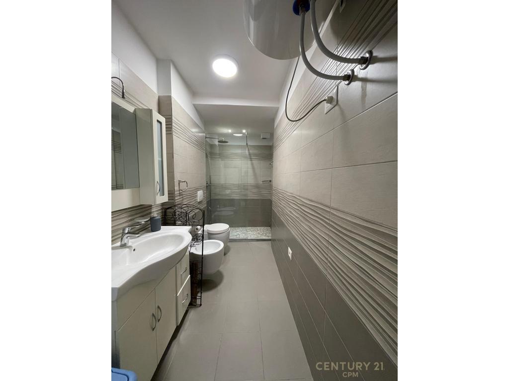 APARTAMENT 2+1 ME QIRA TEK ISH STACIONI TRENIT !