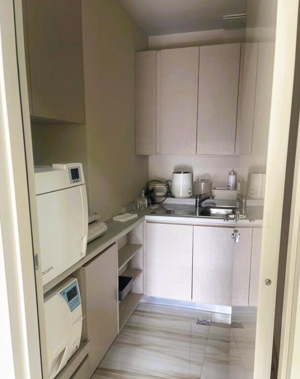 Ambient Modern + Post Parkimi për Klinikë me Qira në Ish Bllok