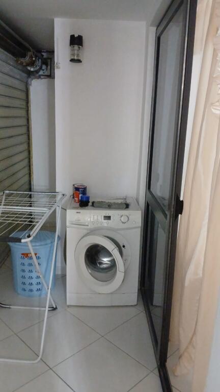 Jepet me qera apartament 2+1 kati i 1, e mobiluar me ballkon. Adresa "kodra e diellit"
