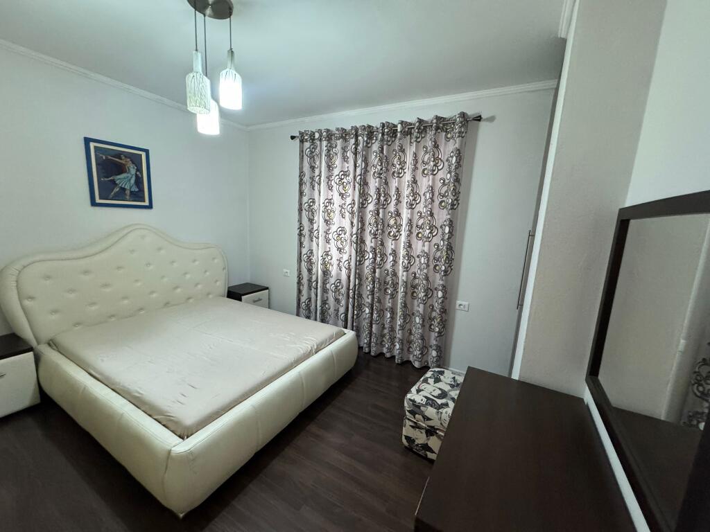 🏠 Appartamento 1+1 con parcheggio in affitto – Kodra e Diellit 1, Tirane💶 Prezzo: 600€ / mese