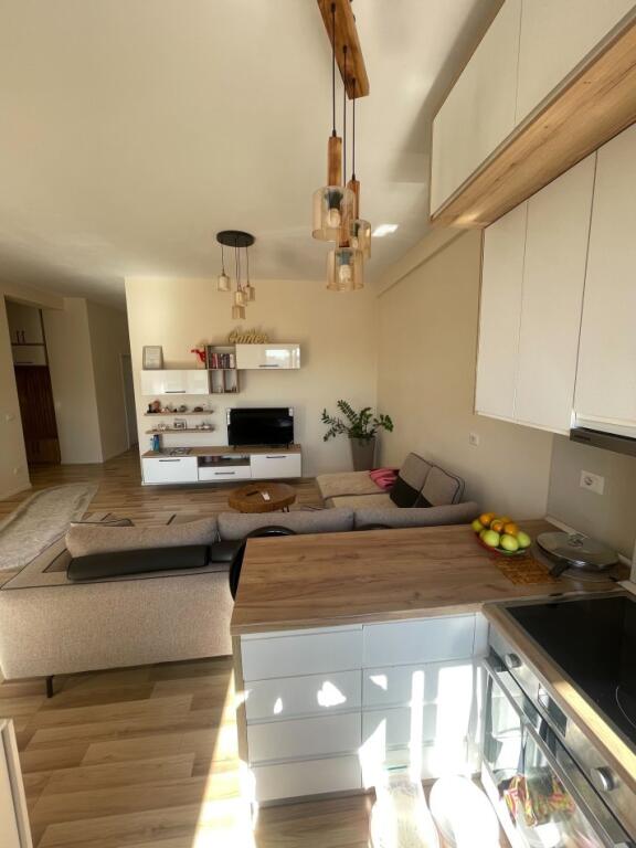 Apartament 2+1+2 poste parkimi tek Orion Tower Komisariati 4