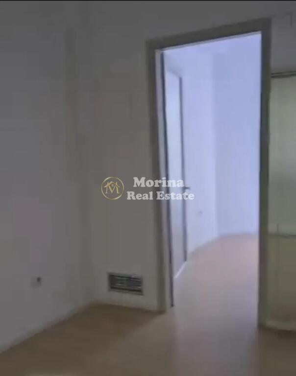 Rent, Business Premises, in Shopping Center “Torre Drini”, 1300 Euro/Month