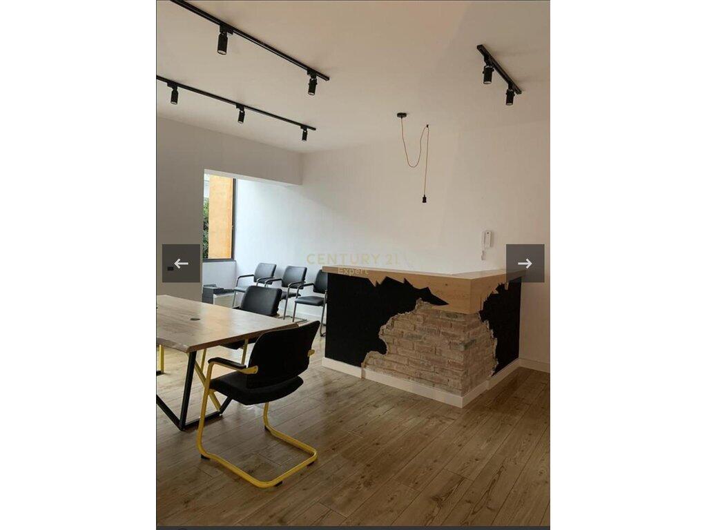 Zyrë moderne me qira dhe post parkimi në Rrugën e Durrësit🏢