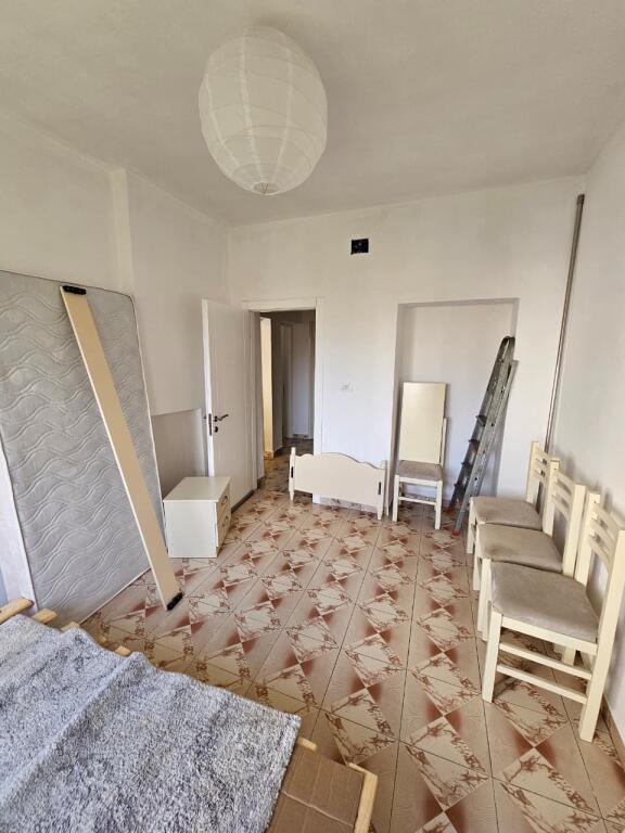 JEPET ME QERA APARTAMENT 2+1 PRANE RAJONIT TE POLICISË