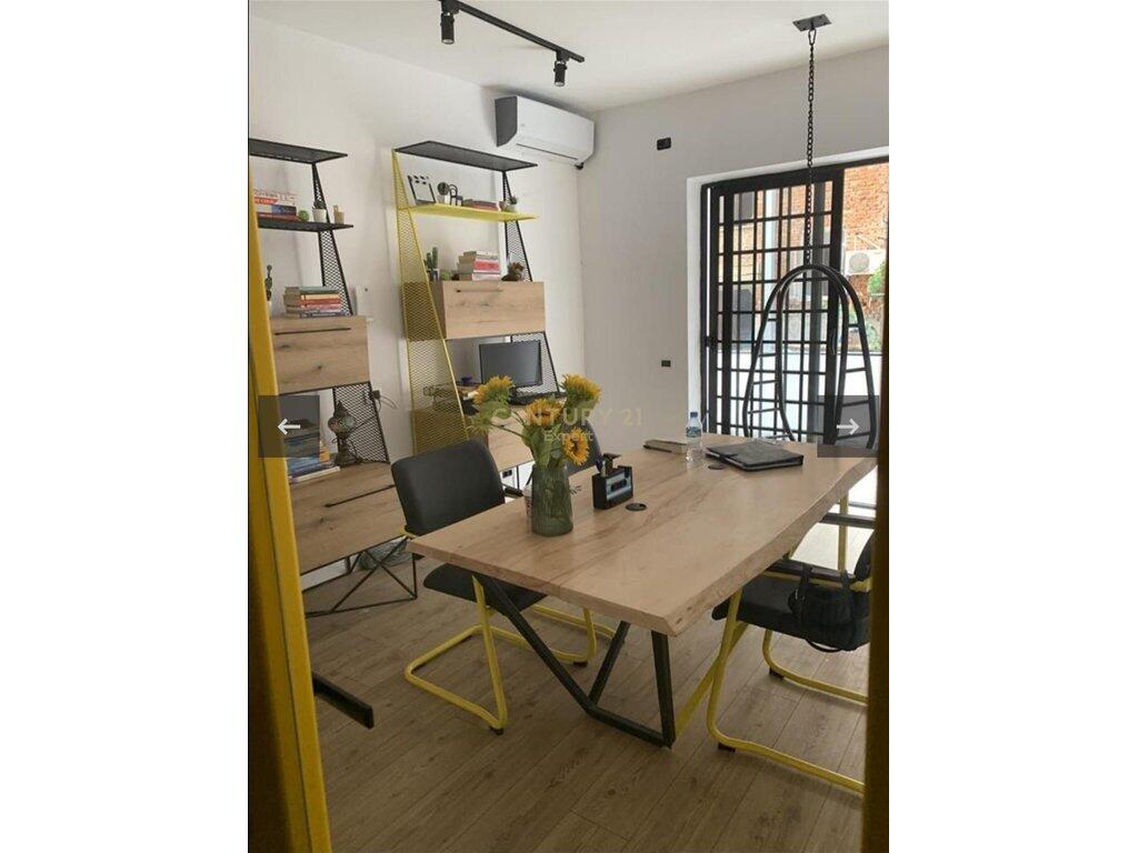 ZYRE MODERNE + POST PARKIMI TEK RRUGA E DURRESIT!