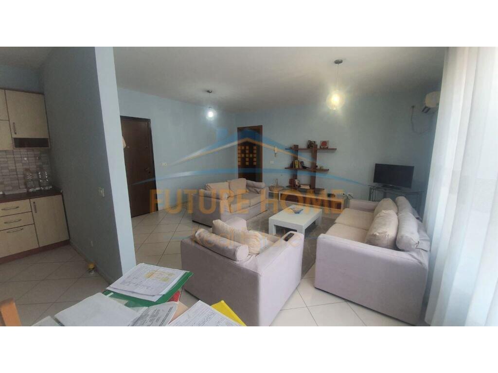 Qera, Apartment 2+1+2, Street of Barricades