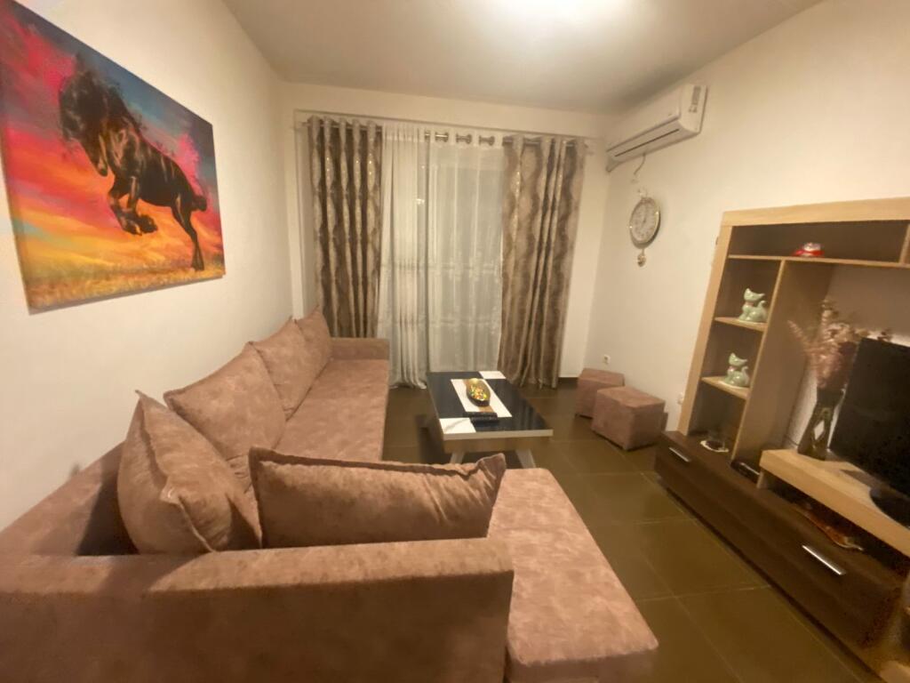 For rent 2+2 furnished 3rd floor elevator 600 Peti street