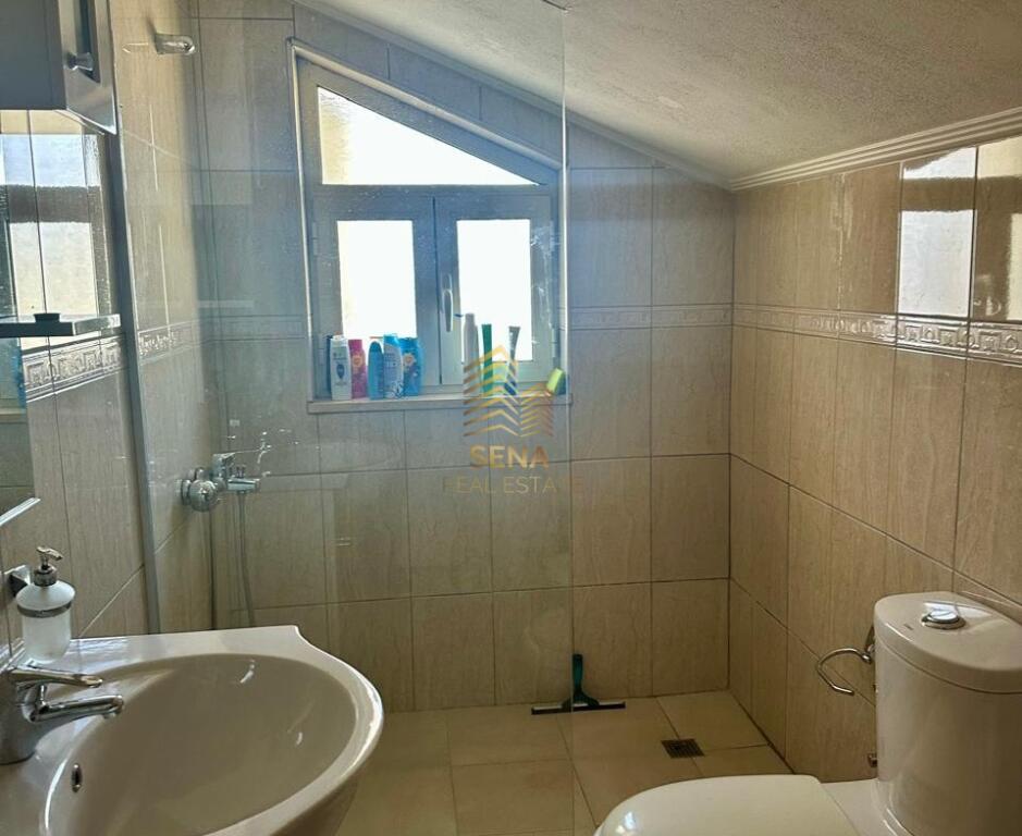 Affitto, Villa su 4 piani, Porcelan, 1500 Euro/mese