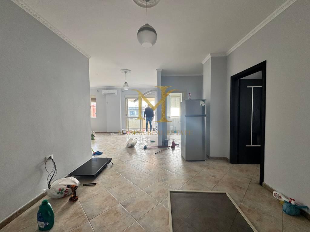 Shitet Apartament 3+1+2, Durres, zona Rrota e Kuqe – Pamje nga Deti!!